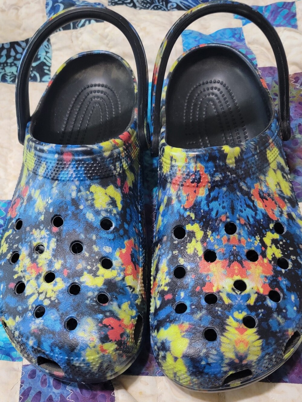 Mens CROCS, Paint Splatter Look, Seldom Worn, Like New Size 11